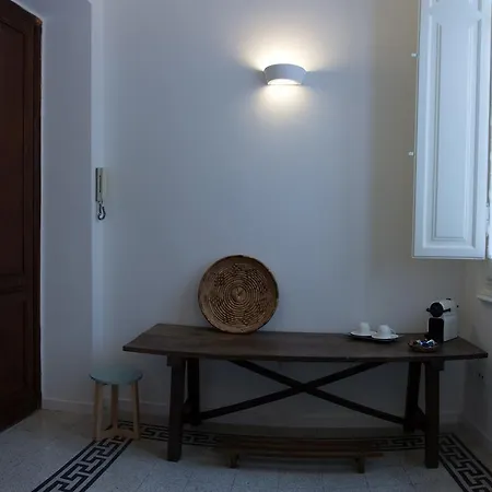 Angioy 18 Bed and Breakfast
