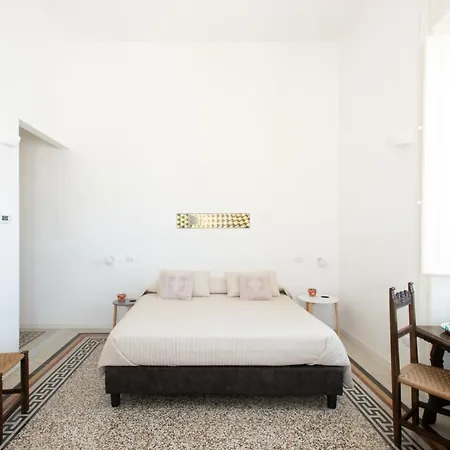 לינה וארוחת בוקר Angioy 18 3*