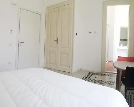 לינה וארוחת בוקר Angioy 18 קליארי