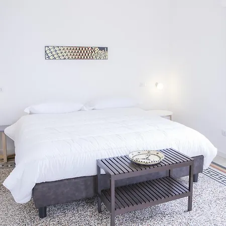 לינה וארוחת בוקר Angioy 18 קליארי