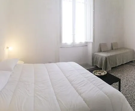 לינה וארוחת בוקר Angioy 18