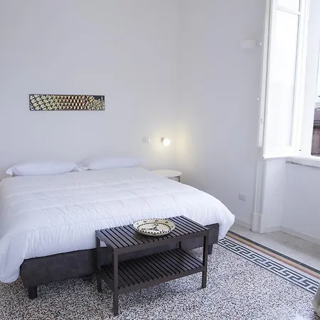 לינה וארוחת בוקר Angioy 18